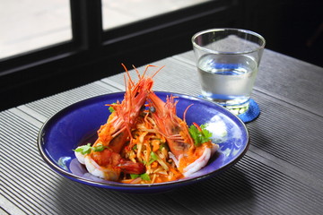 Spicy salad with prawn