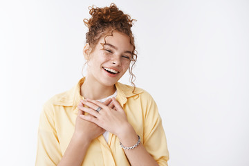 Naklejka premium Cute charming blushing redhead freckled caucasian young girl tilting head hear hearwarming congratulations press palms chest grateful appreciation pose thanking, standing touched white background