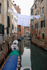 Fototapeta na wymiar image of a venice canal with clothes hanging out drying