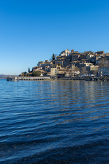 Obraz premium Village on the lakeside