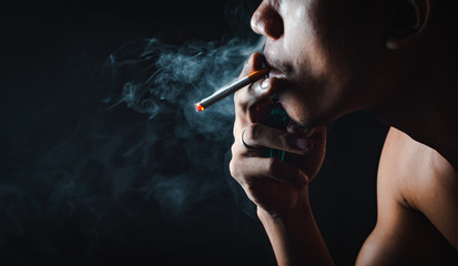 People who smoke with a black background Causing lung cancer 