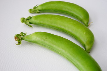 スナップえんどう　スナップ　えんどう　野菜　接写　白バック　ビビットカラー