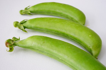 スナップえんどう　スナップ　えんどう　野菜　接写　白バック　ビビットカラー
