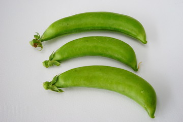 スナップえんどう　スナップ　えんどう　野菜　接写　白バック　ビビットカラー