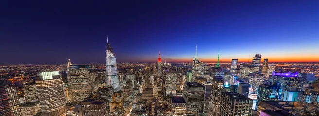 Rolgordijnen New York City Manhattan midtown buildings skyline evening night © blvdone