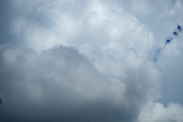 Obraz premium Dark cloudy sky for background , wallpaper and copy space