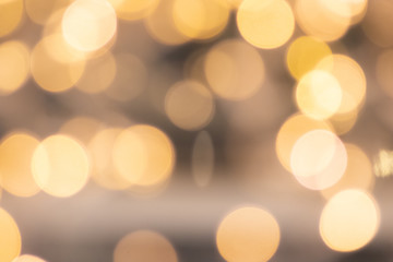 Funkelnde Lichter als weihnachtliches Bokeh ist der perfekte Hintergrund für Weihnachtsfeier, Silvesterparty und festliche Einladungskarten in der Adventszeit und an Neujahr