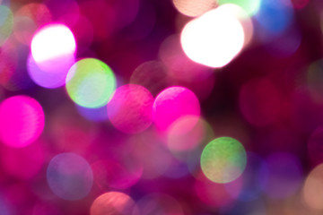 Funkelnde Lichter als buntes Bokeh ist der perfekte Hintergrund für Weihnachtsfeier,...