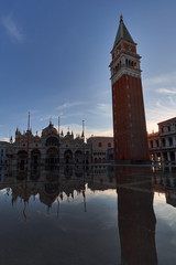 Naklejka premium basilica san marco and bell tower in flooded san marco square