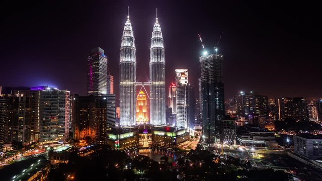 Petronas Twin Towers (KLCC) in Kuala lumpur time lapse at night