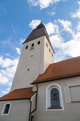 Fototapeta na wymiar Parish church of St. Lorenz in Berching, Bavaria in autumn