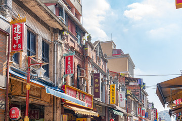 Obraz premium Dihua Street Market in Taipei, Taiwan, famous tourist attraction, people can seen walking and exploring around it. The street is a major destination during Chinese New Year festivities