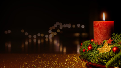 Adventskranzmit einer brennenden Kerze