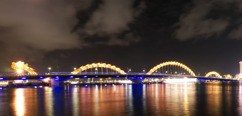 Obraz premium Da Nang, Vietnam Dragon bridge at night