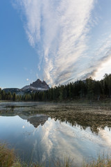 Fototapeta na wymiar Dolomites: reflections at dawn on Lake Antorno!