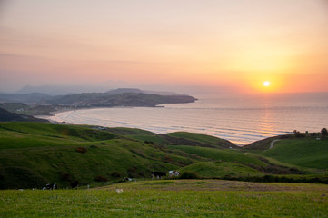Puesta de sol en la Playa de Oyambre en Cantabria