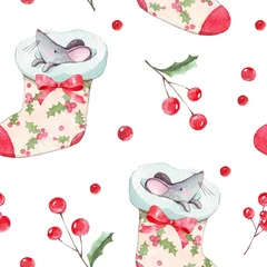  Handgeschilderde aquarel karakter muis naadloze patroon. Leuke kerstrat die uit de sok van de kerstman kijkt. Geïsoleerd op een witte achtergrond voor uitnodiging, ontwerp, print, textiel, verpakking. © Tatiana 