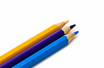 Naklejka premium colored pencils on a limited background for drawing graphics