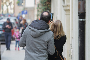 Fototapeta premium Happy tourists taking photo of themselves