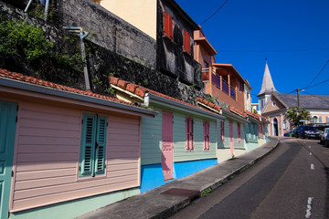 Maisons colorées en Martinique Grand' Rivière