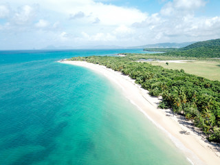 Fototapeta premium Aerial view of turquoise caribbean sea and white sand beach
