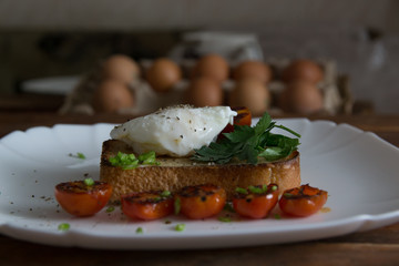 poached egg and tomatoes