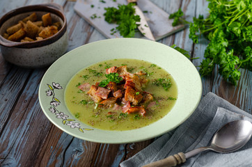 Organic peas soup with crumbs