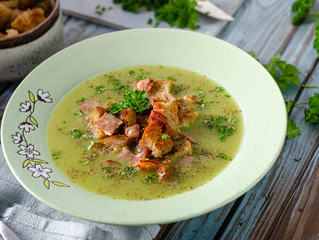 Organic peas soup with crumbs