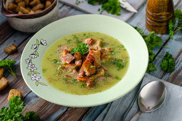 Organic peas soup with crumbs