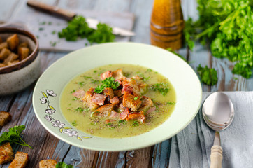 Organic peas soup with crumbs