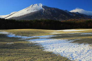 岩手県八幡平市　初冬の岩手山