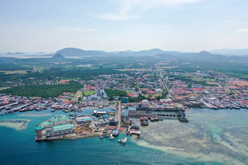 Obraz premium Aerial view partial part of Semporna island with blue ocean and coral reef in Malaysia, Borneo.