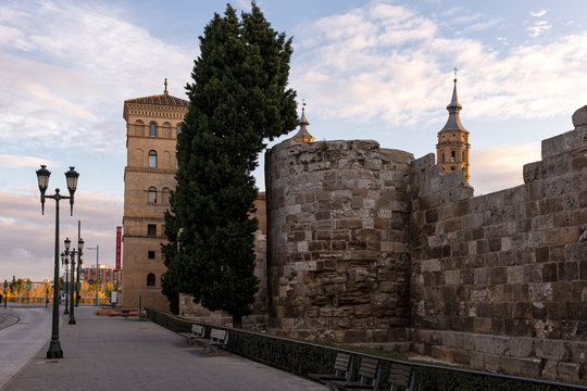 MURALLA ROMANA Y TORREON DE LA ZUDA