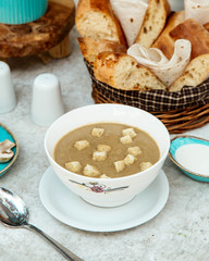 creamy mushroom soup with crackers