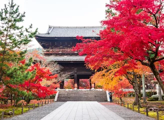 Zelfklevend Fotobehang 秋の京都　南禅寺　三門 © oben901