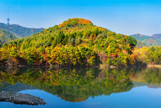 Autumn landscape of cuihu in greenstone valley forest park, benxi, liaoning, China