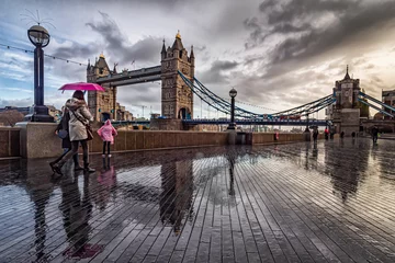 Fotobehang The tower Bridge of London in a rainy morning © Nikokvfrmoto