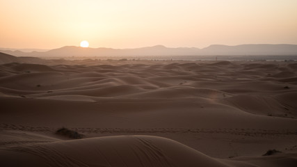 Obraz na płótnie Canvas Sand landscapes and dunes in the Sahara desert.