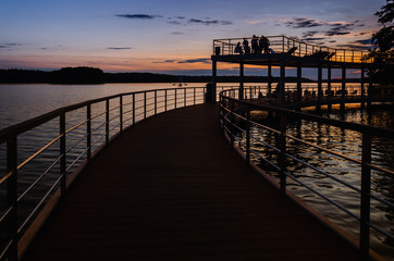 Fototapeta premium ROMANTIC SUNSET ON THE LAKE - Meeting friends on the pier