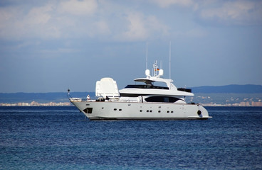 Fototapeta na wymiar Yacht docked in the bay of Cala Millor, Mallorca