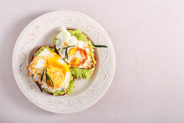 toast with avocado and egg