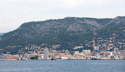 Fototapeta na wymiar Toulon harbor