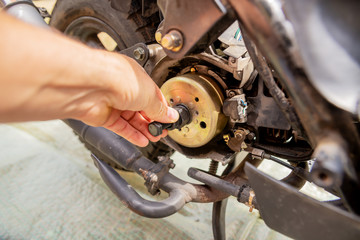 Motorrad wird repariert 