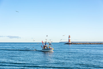 Obraz premium Fischer auf der Ostsee bei Rostock Warnemünde