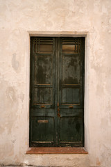 Fototapeta na wymiar antique old wooden entrance door as background