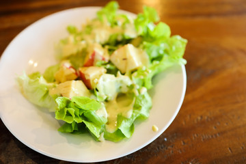 Breakfast, vegetable salad, hauling mayonnaise Arrange on a white plate.