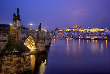 Obraz premium Charles bridge and Prague castle as seen from the side of Stare Mesto (literally 
