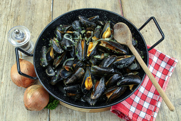 mussels cooked in the marinière