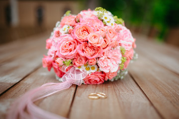 bridal flowers at a wedding