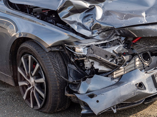 Obraz na płótnie Canvas Unfallwagen nach einem Verkehrsunfall